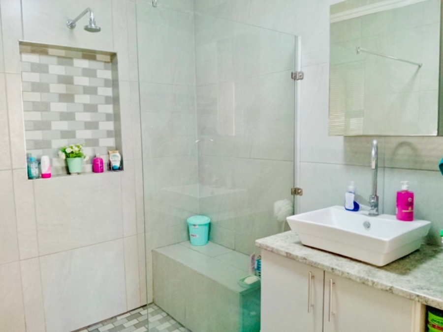 5 Bedroom Property for Sale in Fichardt Park Free State
